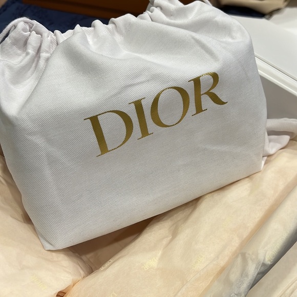 Christian Dior Diortravel Beauty Pouch - Picture 9 of 14